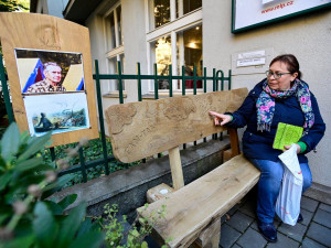 V Praze je pátá lavička Jaroslava Foglara