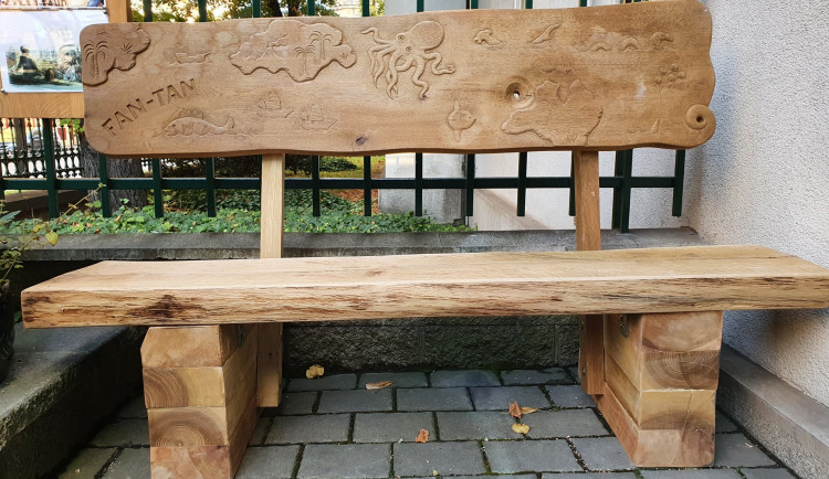 V Praze je pátá lavička Jaroslava Foglara