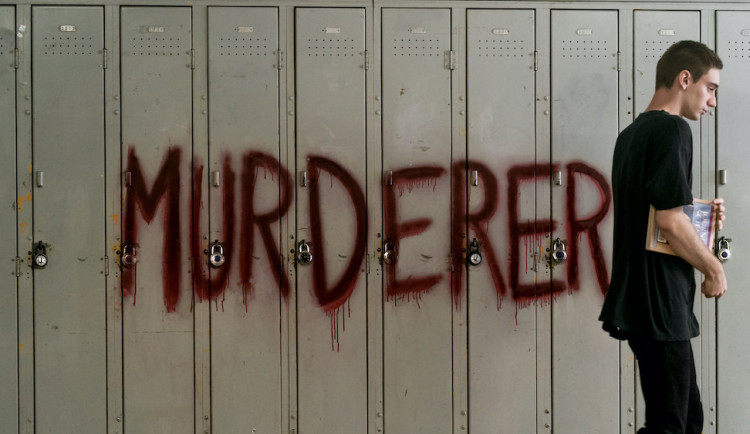 Theres someone inside your house. Zdroj: Netflix