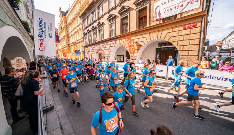 Sportujte s těmi nejbližšími. Zažijte dm rodinný běh v Českých Budějovicích