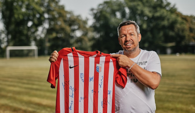 The locals want to revive football in Břevnov.  Slavia and Pavel Horváth help them