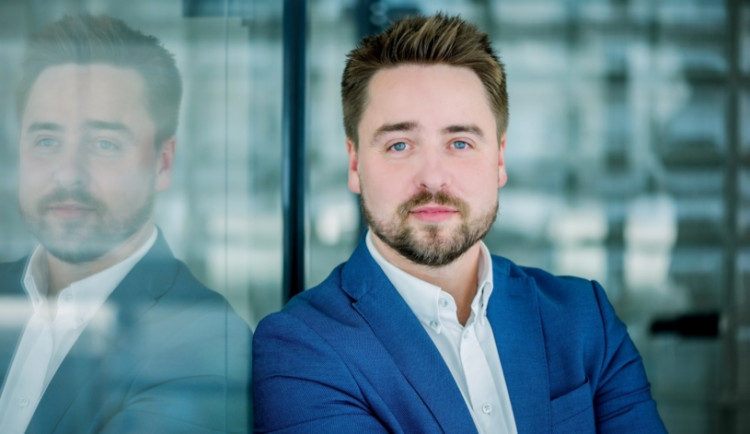 Někteří realitní makléři v Česku myšlenkově zamrzli v devadesátých letech. Lidé mají právo znát reálnou cenu svých nemovitostí, říká zakladatel služby Odhad zdarma