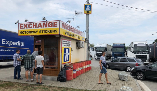 Prodej dálničních známek na hraničním přechodu využívá neznalosti cizinců. Nejsme žádní podvodníci, brání se společnost
