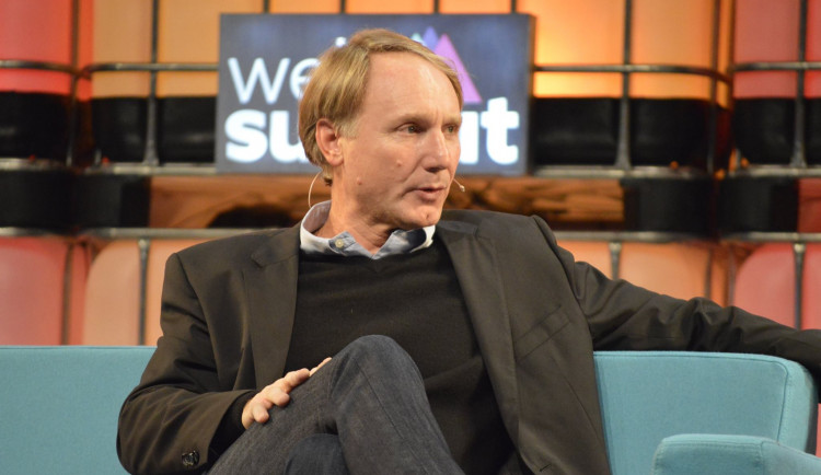 Spisovatel Dan Brown je v Praze. Dnes bude předčítat ze svého díla