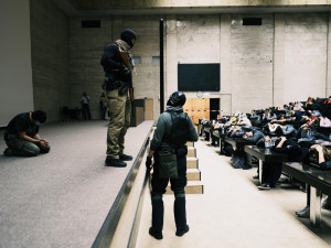 Teroristický útok v Národním muzeu. V budově proběhl výcvik složek IZS