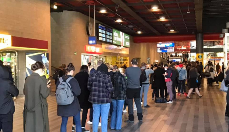 Fronty na hlaváku a rekordní počet naočkovaných na Chodově. Zájem o vakcínu se zvyšuje