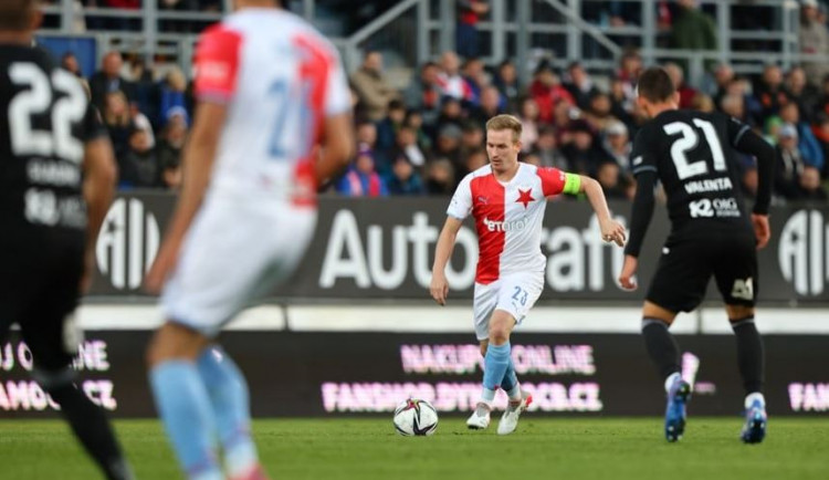 Slavia v Českých Budějovicích prohrávala po poločase 0:2. Nakonec si odvezla bod za remízu