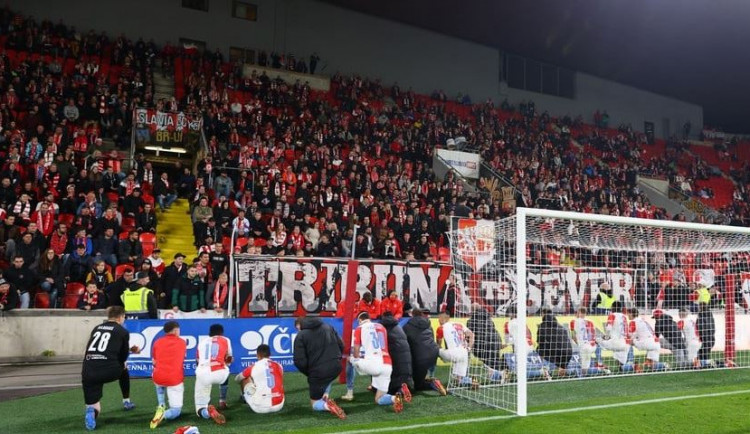 Slavia porazila v ligové dohrávce Olomouc, Sparta postoupila do čtvrtfinále poháru