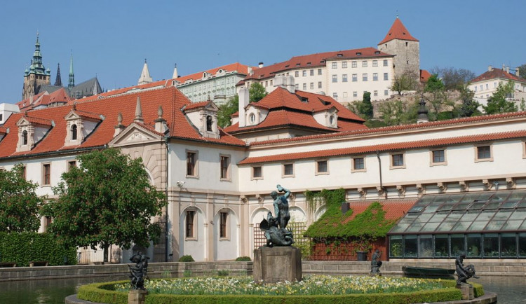 Valdštejnský palác