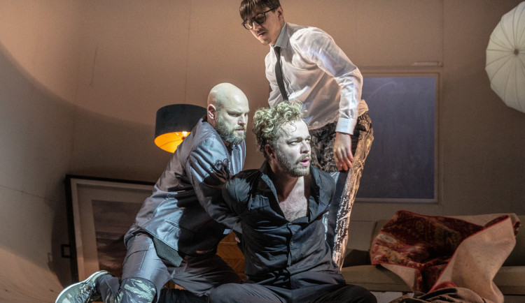 Novou podobu Hamleta včera uvedlo Divadlo ABC