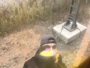 Partička sprejerů se sesypala na stojící vlak. Celou dobu je natáčel zaměstnanec drah