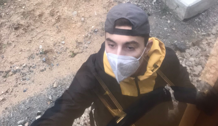 Partička sprejerů se sesypala na stojící vlak. Celou dobu je natáčel zaměstnanec drah.