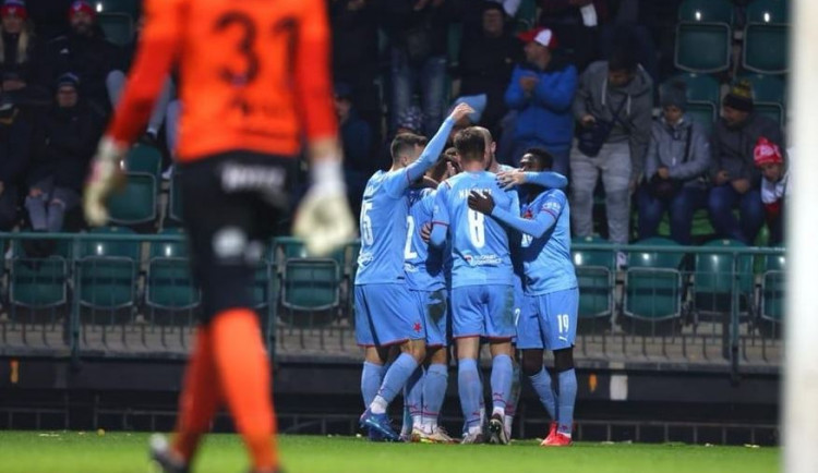 Slavia v Ďolíčku rozdrtila Pardubice 5:0. Všechny góly dala ve druhém poločase a vede ligu