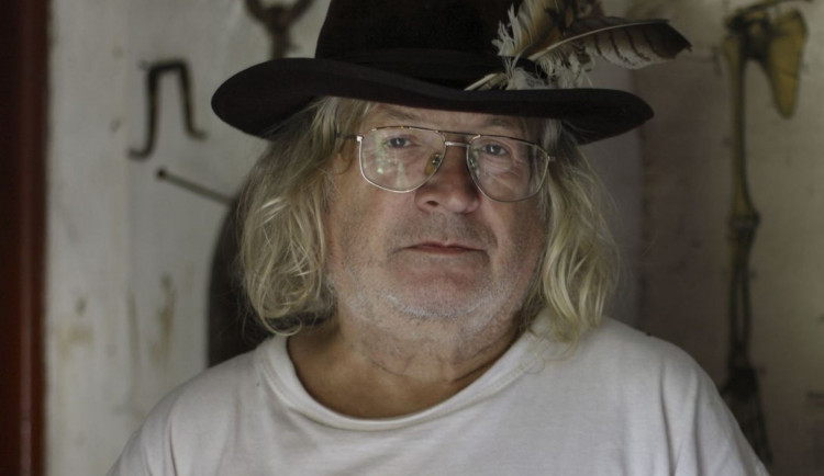 Zku*vil jsem vám celou generaci, řekl Magor Jirous estébákům. Zemřel před deseti lety