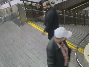 Loupežné přepadení v pražském metru. Cestující přišel o hotovost, kterou měl v kapse