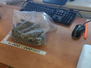 Policisté našli u muže v autě dvě stě gramů marihuany. Hrozí mu dva roky ve vězení