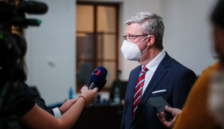 Sněmovna zhruba po měsíci obnovila svou činnost, poslanci složili slib