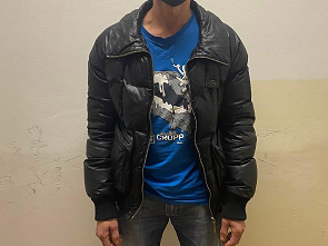 Slušný úlovek. Policisté zadrželi muže a kilem a půl marihuany