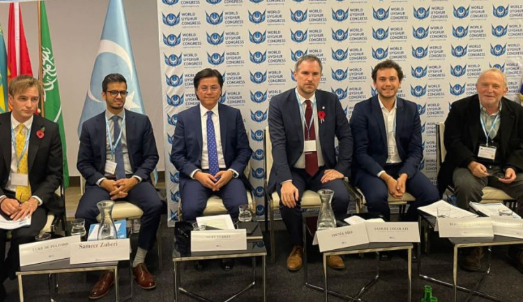 Ujgurové si v Praze volí vedení svého kongresu. Čína akci důrazně odsoudila