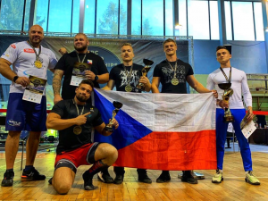 Dvaadvacetiletý pražský policista je mistrem světa. Vytvořil světový rekord v mrtvém tahu