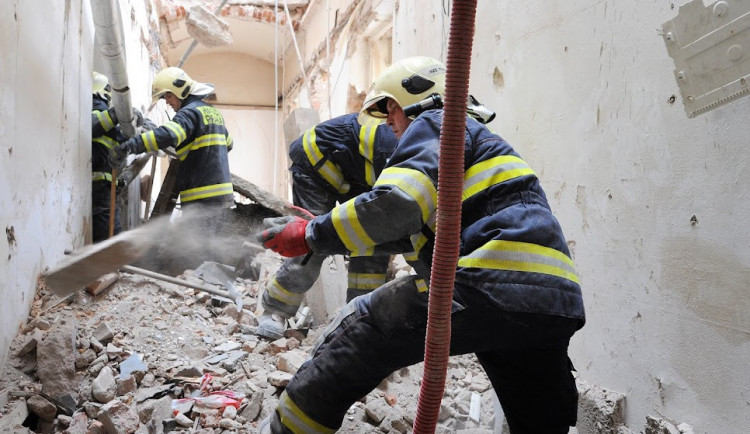 Státní zástupce zrušil stíhání lidí viněných ze zřícení domu v centru Prahy.