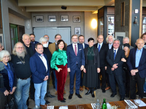 Fiala obědval s disidenty. Jsme připraveni okamžitě převzít vládu, řekl