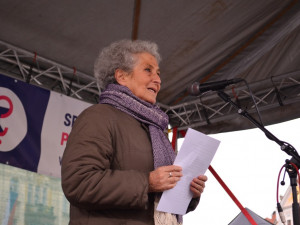 Na Staromáku se sešly tisíce lidí. Milion chvilek chce společného kandidáta na prezidenta