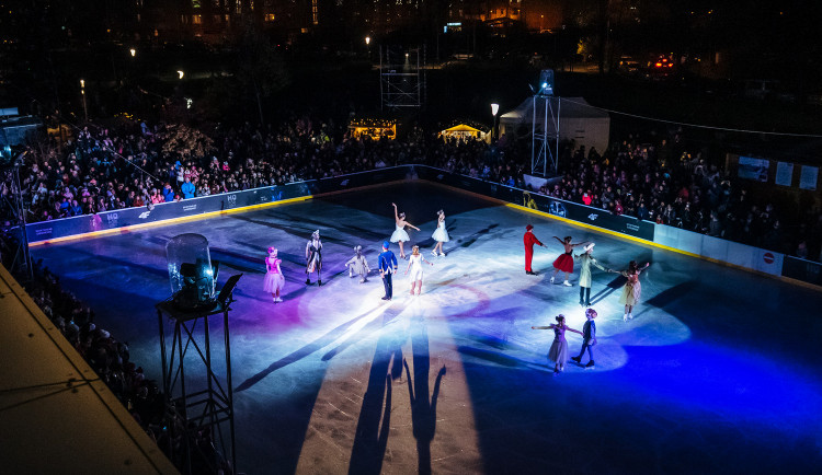 Přivítejte advent s krasobruslařskou, akrobatickou a multimediální show