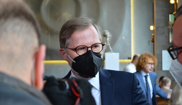 Fiala obědval s disidenty. Jsme připraveni okamžitě převzít vládu, řekl