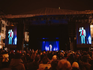 Na Václaváku k lidem mluvil hologram Václava Havla. Podívejte se na záznam
