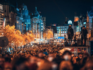 Na Václaváku k lidem mluvil hologram Václava Havla. Podívejte se na záznam