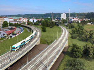 Příprava trati z centra na letiště se posunula. U Stromovky bude nová zastávka