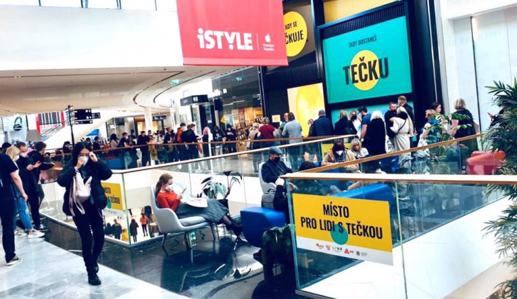 Páteční fronty na Chodově.