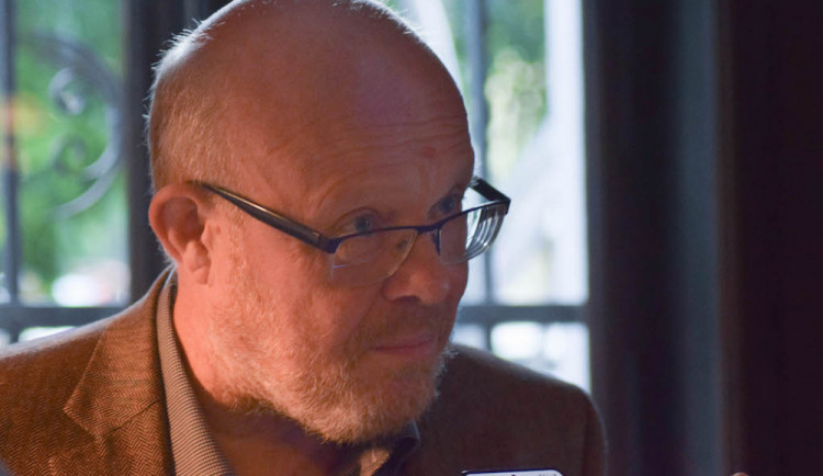 Netroufnul si říct, že nebude potřeba čtvrtá dávka, naznačuje kandidát na ministra Válek