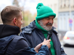 Svěrák otevřel zastávku U Prdlavky. Zastávka Husinecká se přejmenuje na Viktorii Žižkov