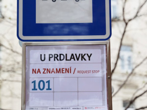 Svěrák otevřel zastávku U Prdlavky. Zastávka Husinecká se přejmenuje na Viktorii Žižkov