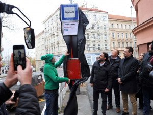 Svěrák otevřel zastávku U Prdlavky. Zastávka Husinecká se přejmenuje na Viktorii Žižkov