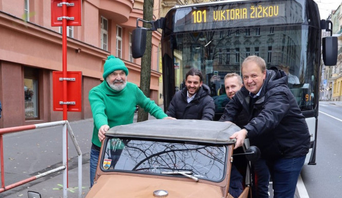 Svěrák otevřel zastávku U Prdlavky. Zastávka Husinecká se přejmenuje na Viktorii Žižkov