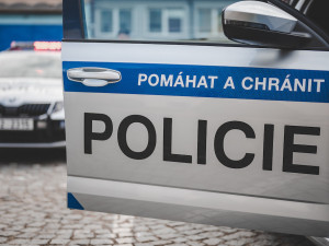 Policie pátrá po seniorovi. Ztratil se cestou z obchodního centra na Černém Mostě