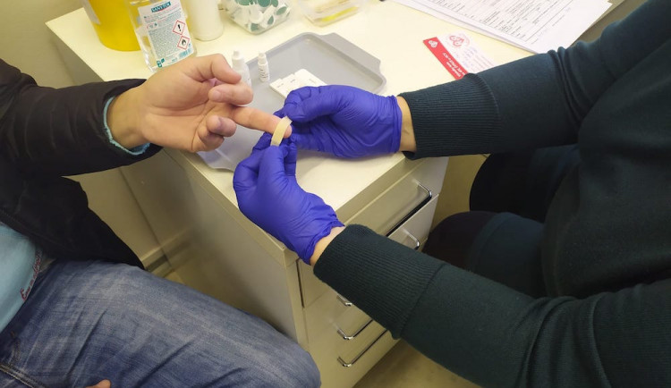První prosinec patří Světovému dni boje proti AIDS. Nechte si si anonymně ověřit svůj zdravotní stav