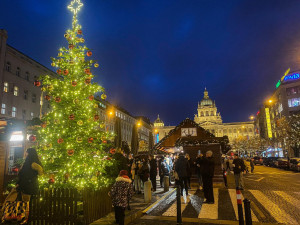 VÁNOCE NA JEDNIČCE: Jediné vánoční trhy v Praze, koncerty a bohoslužba pod širým nebem