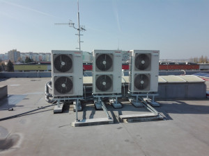 Energetický trh s prudkými výkyvy zasáhl i centrální vytápění v bytových domech. Co s tím? Hledejte nové zdroje