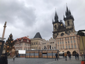 Provozovatelé odváží stánky ze Staromáku. Zoufalá situace, říkají