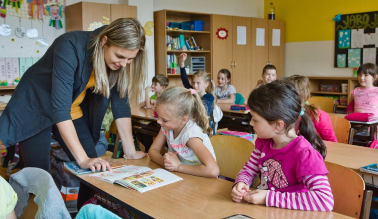 Školy a školky v Praze 2 dostanou od radnice mimořádné odměny. Celkem přes půl milionu korun