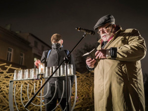 VÁNOCE NA SEDMIČCE: Dva vánoční stromy, bruslení na Letné a charitativní projekty
