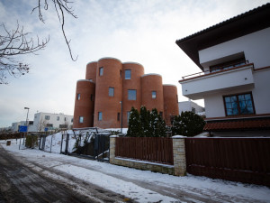 Takešiho hrad je hotový. Dům Tomia Okamury vzbuzuje emoce mezi sousedy i architekty