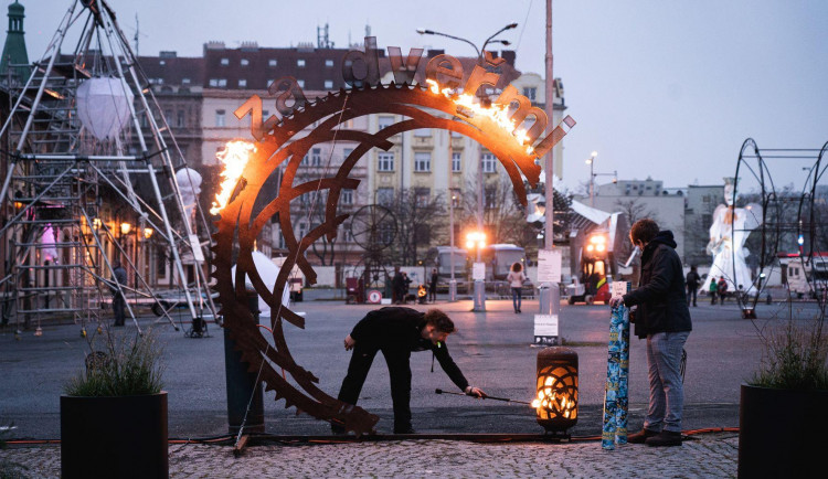 V Pražské tržnici bude třídenní divadelní galerie s herci a akrobaty