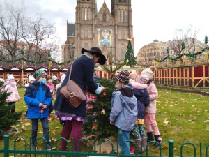 VÁNOCE NA DVOJCE: Zrušené trhy, dvě kluziště a vánoční koncerty