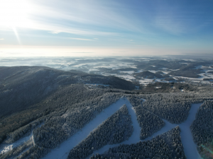 Ještěd Ski Opening proběhne již tento víkend. Celodenní ježdění včetně večerka bude stát 590 korun