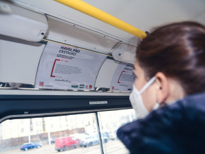 V pražských tramvajích najdou cestující deset citátů Václava Havla